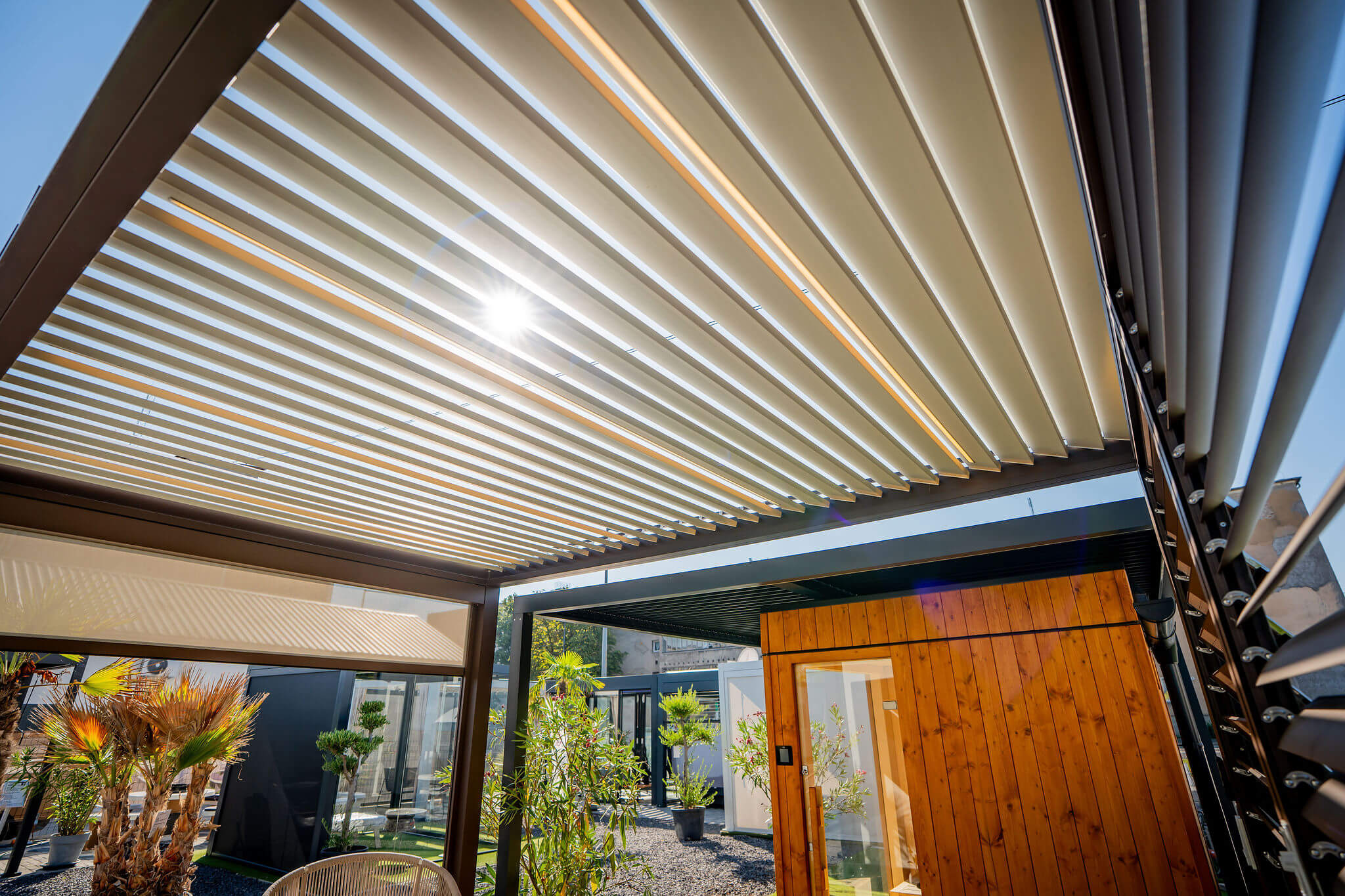 Könyökkaros Árnyékoló